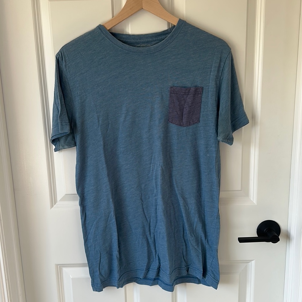 Men’s blue slim fit size Large North Face t-shirt